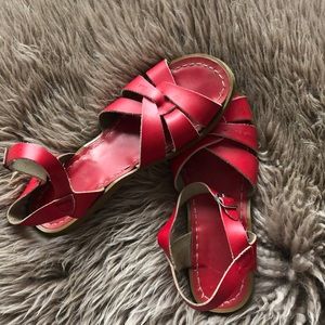 Women’s Saltwater sandals. VGUC.